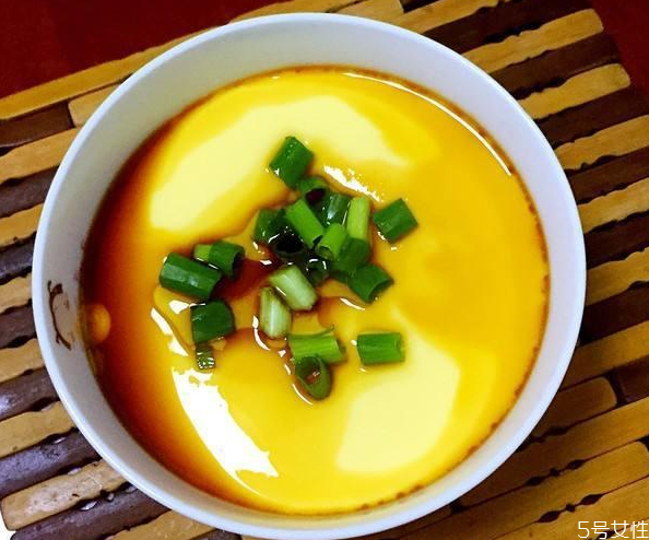 雞蛋羹水和雞蛋的比例 雞蛋羹1個雞蛋多少水 雞蛋羹水和雞蛋的比例 雞蛋羹1個雞蛋多少水