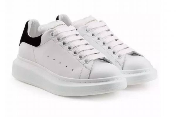 鞋子氧化發(fā)黃怎么變白 白鞋氧化變黃能恢復嗎