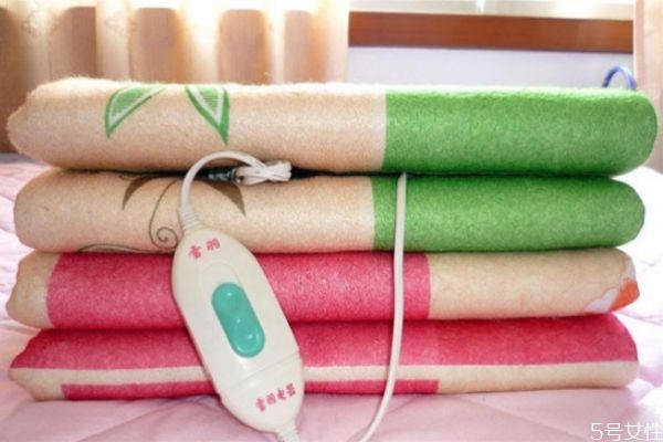 電熱毯買(mǎi)大了可以垂下來(lái)嗎 電熱毯太大了怎么辦