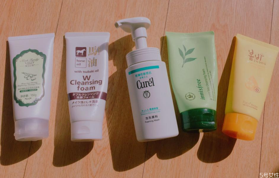 學(xué)生什么時(shí)候開(kāi)始用洗面奶 最適合學(xué)生用的洗面奶排行榜