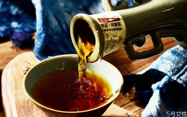 黃酒為什么不受歡迎 為什么喝黃酒的人很少 黃酒為什么不受歡迎 為什么喝黃酒的人很少