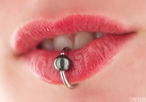 打舌釘會(huì)失去味覺嗎 打舌釘怎么刷牙 打舌釘會(huì)失去味覺嗎 打舌釘怎么刷牙