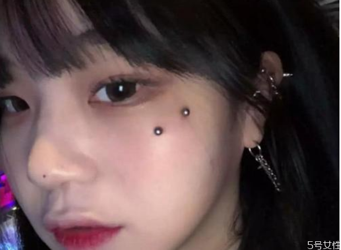 舌釘和唇釘哪一個更痛 舌釘唇釘疼痛排行榜 舌釘和唇釘哪一個更痛 舌釘唇釘疼痛排行榜