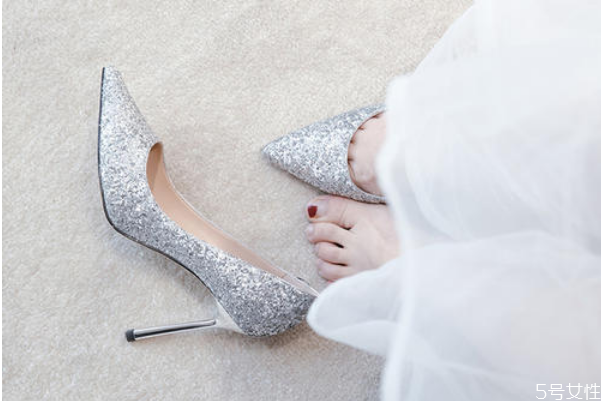什么顏色的高跟鞋比較百搭 高跟鞋的5種類型 什么顏色的高跟鞋比較百搭 高跟鞋的5種類型
