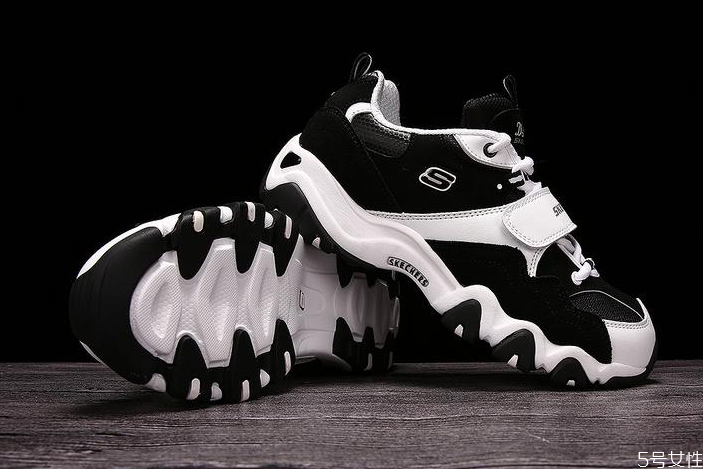 斯凱奇熊貓鞋經(jīng)典款 斯凱奇熊貓鞋三代區(qū)別 斯凱奇熊貓鞋經(jīng)典款 斯凱奇熊貓鞋三代區(qū)別