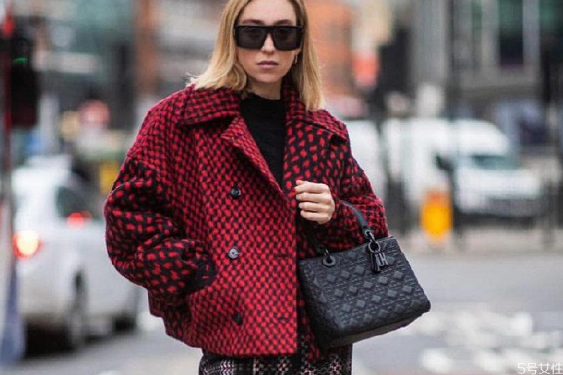 過年穿什么顏色的衣服好 過年穿衣服忌諱的顏色 過年穿什么顏色的衣服好 過年穿衣服忌諱的顏色