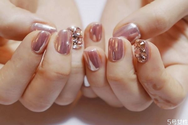 甲膠油能代替彩繪膠嗎 美甲可以自己摳下來(lái)嗎