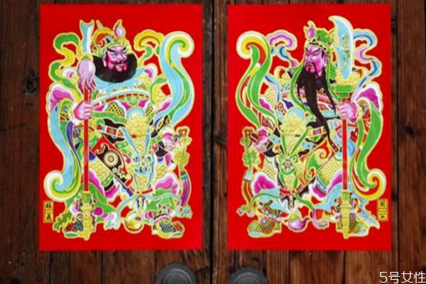 換下來(lái)的舊門(mén)神怎么處理 一扇門(mén)怎么貼門(mén)神