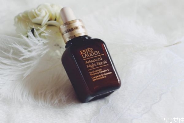 雅詩(shī)蘭黛小棕瓶什么味道 小棕瓶晚上還是白天用