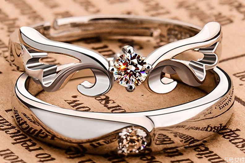 情侶對(duì)戒一般多少錢(qián)可以買(mǎi)到 情侶對(duì)戒哪個(gè)牌子好