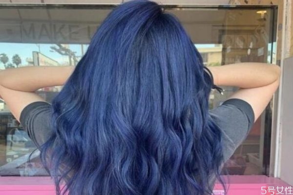 漂染頭發(fā)需要多長時間 給頭發(fā)褪色要多久 漂染頭發(fā)需要多長時間 給頭發(fā)褪色要多久