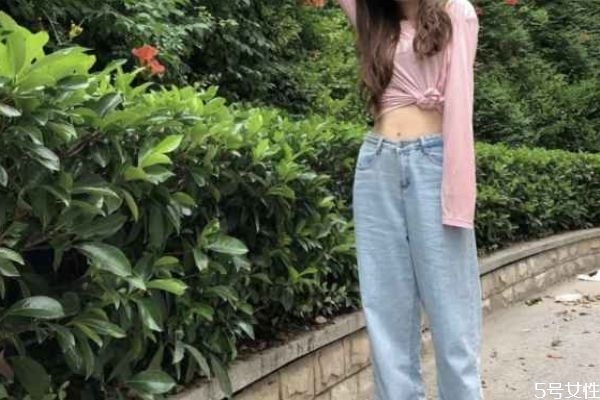 t恤太長怎么打結(jié)好看 新買的t恤大了怎么改小 t恤太長怎么打結(jié)好看 新買的t恤大了怎么改小