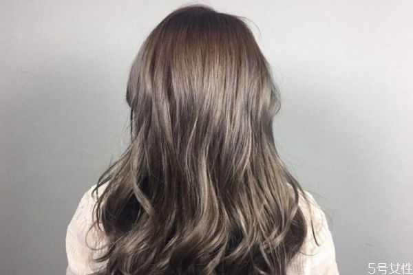 皮膚黃染什么色顯白又時(shí)尚 黃皮膚染什么顏色頭發(fā)