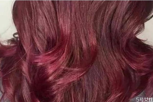 染發(fā)和褪色收費兩次嗎 為什么要染發(fā)要褪色 染發(fā)和褪色收費兩次嗎 為什么要染發(fā)要褪色