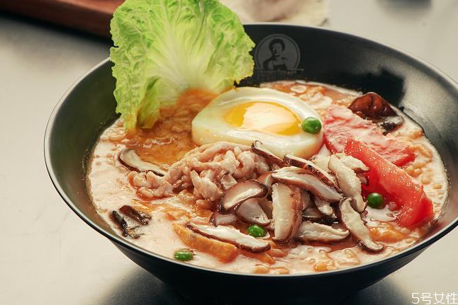 燙飯怎么做 西紅柿雞蛋燙飯 燙飯怎么做 西紅柿雞蛋燙飯