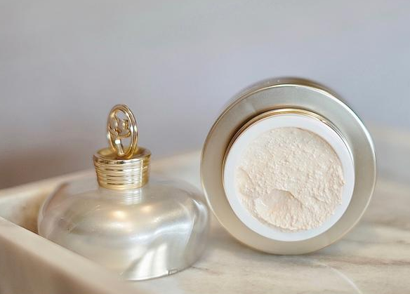 素顏霜和貴婦膏哪個好 素顏霜和貴婦膏哪款更適合中年婦女 素顏霜和貴婦膏哪個好 素顏霜和貴婦膏哪款更適合中年婦女