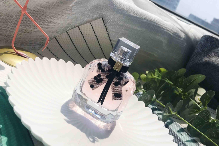 ysl反轉(zhuǎn)巴黎和黑鴉片香水哪個好？ysl反轉(zhuǎn)巴黎和黑鴉片對比