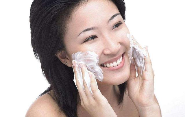 冷熱交替洗臉可以縮小毛孔嗎 冷熱交替洗臉有什么好處 冷熱交替洗臉可以縮小毛孔嗎 冷熱交替洗臉有什么好處