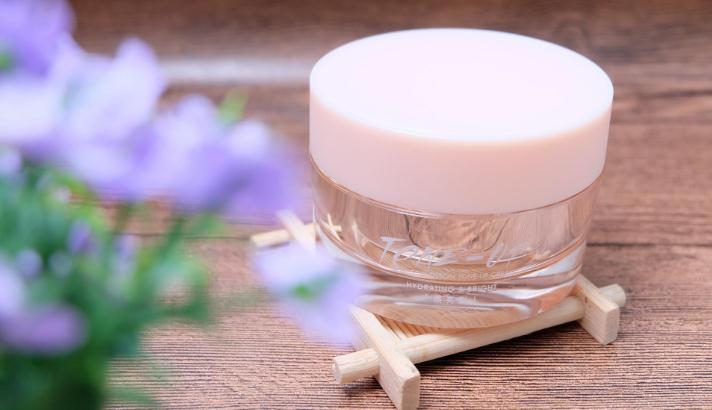 素顏霜能遮住臉上的斑嗎 素顏霜能遮住毛孔嗎 素顏霜能遮住臉上的斑嗎 素顏霜能遮住毛孔嗎