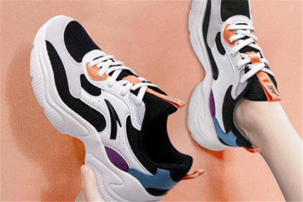 安踏運(yùn)動鞋可以換底嗎 安踏運(yùn)動鞋可以機(jī)洗嗎