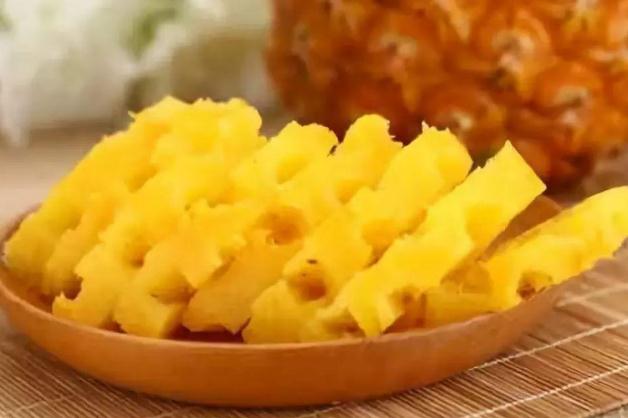 菠蘿可以用熱水泡嗎 菠蘿正確吃法 菠蘿可以用熱水泡嗎 菠蘿正確吃法