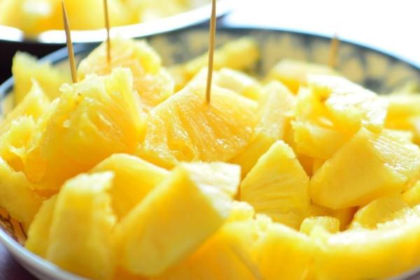 鳳梨怎么看熟沒熟 鳳梨怎么放才能熟 鳳梨怎么看熟沒熟 鳳梨怎么放才能熟