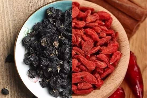 黑枸杞和紅枸杞的區(qū)別 黑枸杞和紅枸杞哪個好 黑枸杞和紅枸杞的區(qū)別 黑枸杞和紅枸杞哪個好