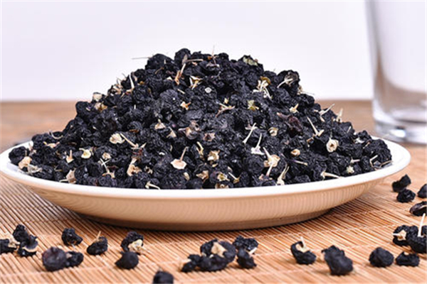 黑枸杞和紅枸杞的區(qū)別 黑枸杞和紅枸杞哪個好 黑枸杞和紅枸杞的區(qū)別 黑枸杞和紅枸杞哪個好