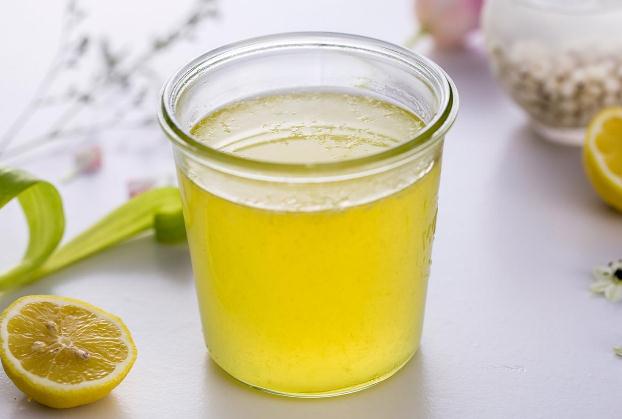 檸檬皮能一起榨汁喝嗎 檸檬怎么榨汁去皮嗎 檸檬皮能一起榨汁喝嗎 檸檬怎么榨汁去皮嗎