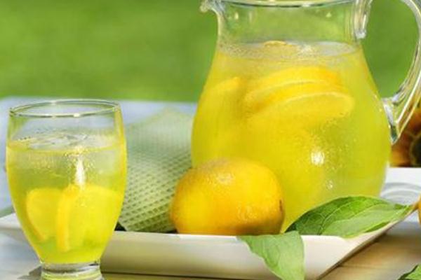 檸檬水可以隔夜喝嗎 檸檬水可以放多久 檸檬水可以隔夜喝嗎 檸檬水可以放多久