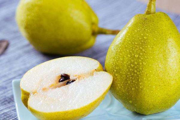 梨子是寒性還是溫性 梨子是上火的還是降火的 梨子是寒性還是溫性 梨子是上火的還是降火的