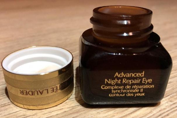 一瓶15ml的眼霜能用多久 眼霜每天都要用嗎 一瓶15ml的眼霜能用多久 眼霜每天都要用嗎