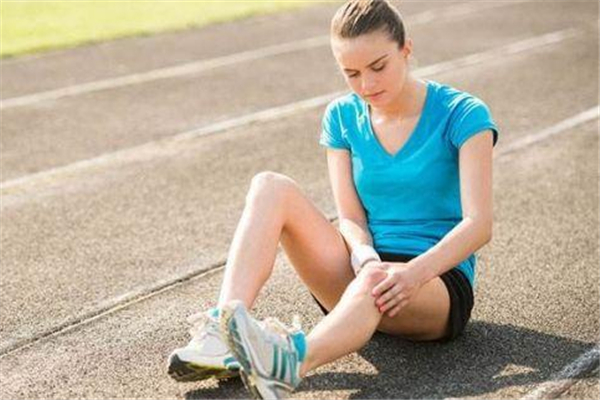 運(yùn)動時腳崴了是冷敷還是熱敷 運(yùn)動前不熱身可以嗎