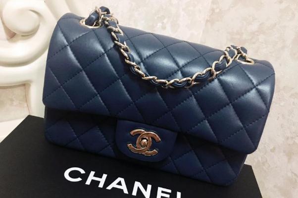 香奈兒包包的標志是什么樣子的 香奈兒包包的皮質(zhì)是什么