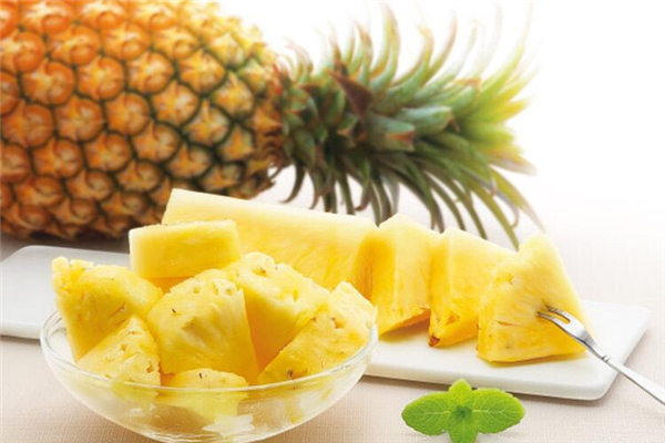 鳳梨和菠蘿有什么區(qū)別 鳳梨和菠蘿哪個(gè)好吃 鳳梨和菠蘿有什么區(qū)別 鳳梨和菠蘿哪個(gè)好吃