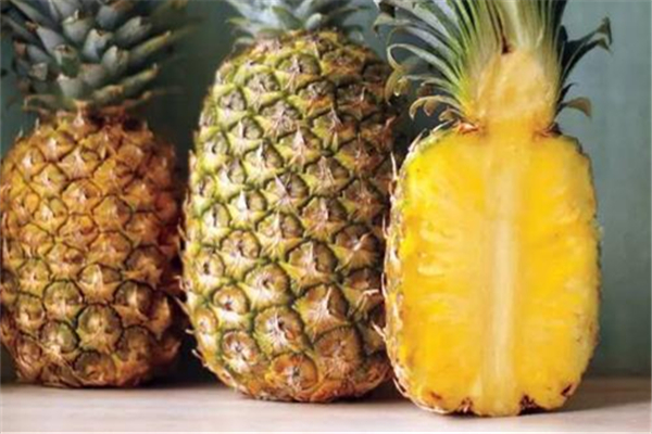 鳳梨和菠蘿有什么區(qū)別 鳳梨和菠蘿哪個(gè)好吃 鳳梨和菠蘿有什么區(qū)別 鳳梨和菠蘿哪個(gè)好吃