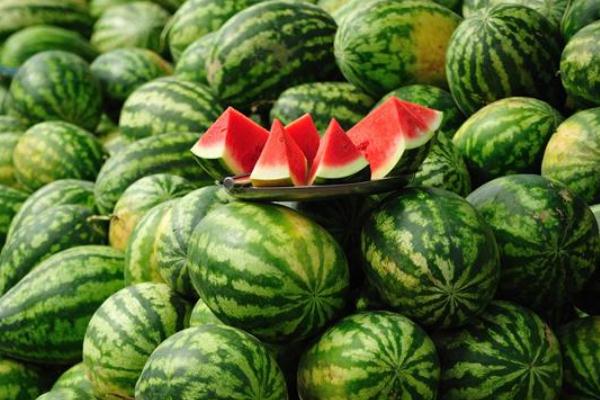 西瓜有幾種顏色 西瓜有黃色的嗎 西瓜有幾種顏色 西瓜有黃色的嗎