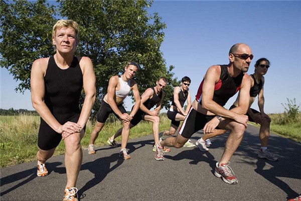 跑步的正確姿勢 跑步后膝蓋疼怎么辦 跑步的正確姿勢 跑步后膝蓋疼怎么辦