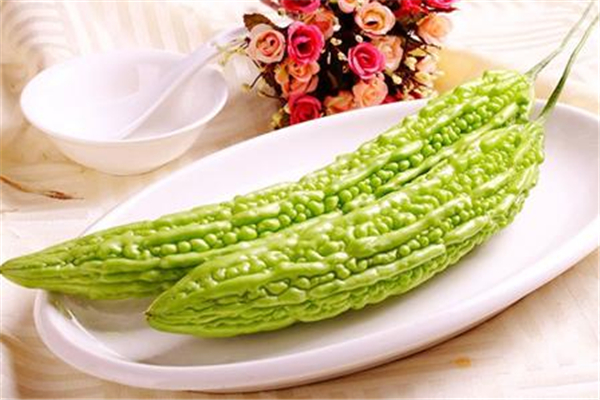 苦瓜可以生吃嗎 苦瓜生吃有什么好處 苦瓜可以生吃嗎 苦瓜生吃有什么好處