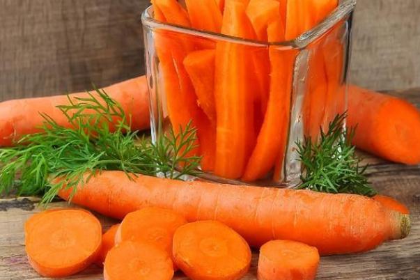 胡蘿卜要不要削皮 胡蘿卜必須過(guò)油才有營(yíng)養(yǎng)嗎 胡蘿卜要不要削皮 胡蘿卜必須過(guò)油才有營(yíng)養(yǎng)嗎