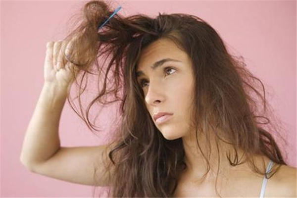 頭發(fā)干燥用什么改善 頭發(fā)干燥用什么洗發(fā)水好