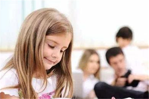 孩子不愛說話什么原因 如何解決孩子不說話 孩子不愛說話什么原因 如何解決孩子不說話