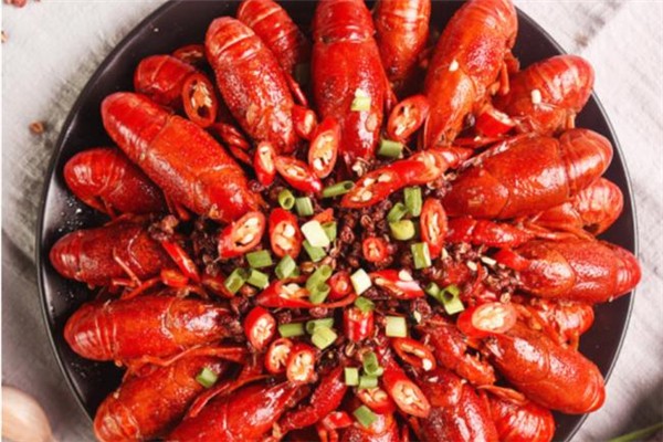 小龍蝦用不用焯水 小龍蝦用水焯好還是用油炸好