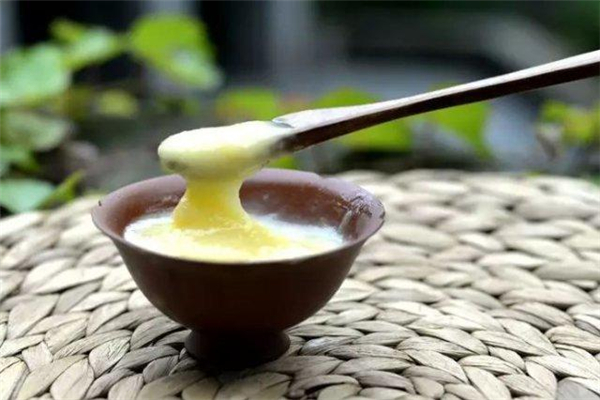 蜂王漿可以補(bǔ)充雌激素嗎 蜂王漿的正確使用方法 蜂王漿可以補(bǔ)充雌激素嗎 蜂王漿的正確使用方法