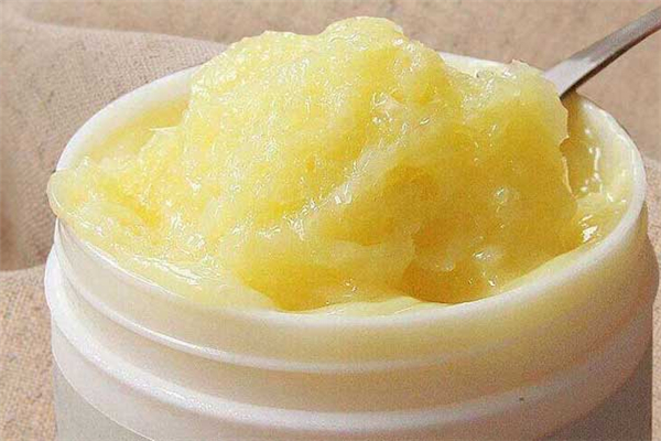 蜂王漿和蜂蜜的區(qū)別 蜂王漿和蜂蜜哪個好 蜂王漿和蜂蜜的區(qū)別 蜂王漿和蜂蜜哪個好