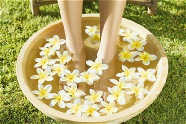 夏季泡腳能去體內(nèi)濕氣嗎 夏天怎么泡腳才是正確的 夏季泡腳能去體內(nèi)濕氣嗎 夏天怎么泡腳才是正確的