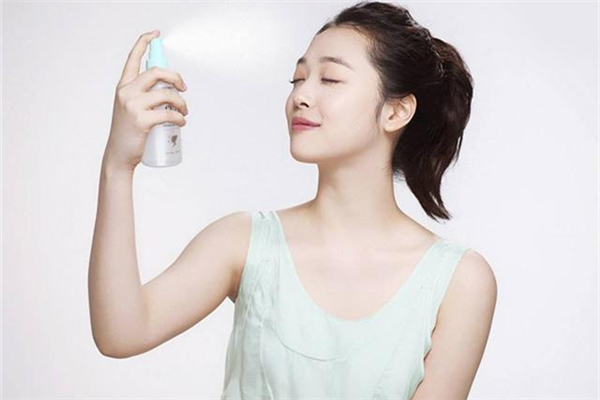 夏天用乳液好還是面霜好 夏天用什么牌子的護膚品比較好