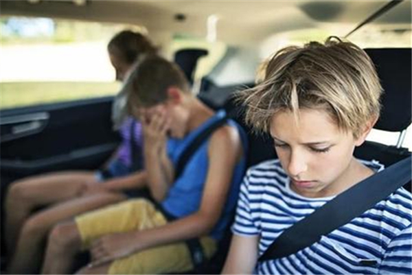 暈車會(huì)導(dǎo)致肚子疼嗎 暈車會(huì)引發(fā)哪些疾病 暈車會(huì)導(dǎo)致肚子疼嗎 暈車會(huì)引發(fā)哪些疾病