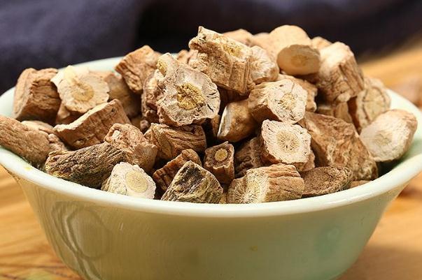 板藍根可以預(yù)防流感嗎 板藍根可以和阿莫西林一起吃么