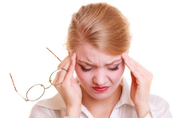 頭疼一動(dòng)就想吐是怎么回事 頭疼為什么一動(dòng)就疼 頭疼一動(dòng)就想吐是怎么回事 頭疼為什么一動(dòng)就疼